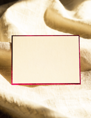 Buono regalo XO Boutique in cartoncino color crema con filo fucsia