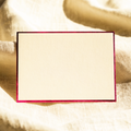 Buono regalo XO Boutique in cartoncino color crema con filo fucsia