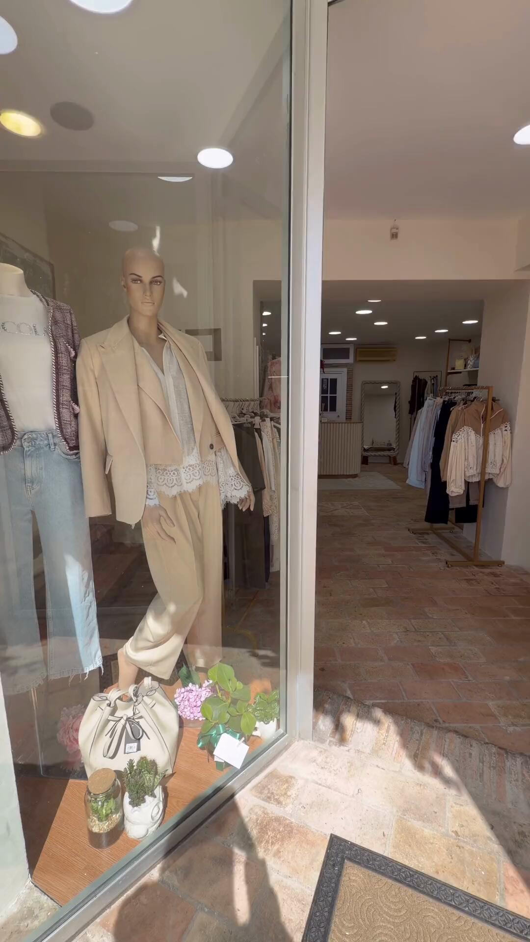 Inside the XO boutique in Casoli